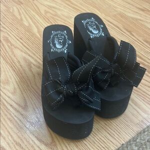Source Unknown Black Platform Shoes with Bow